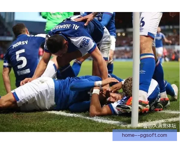 阿姆斯特朗精彩绝杀瞬间遭VAR判罚无效引发争议